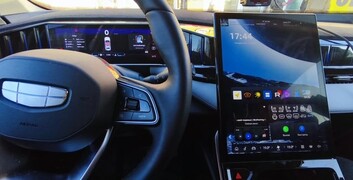 Установка голосового, навигации и приложений на Geely Atlas New 